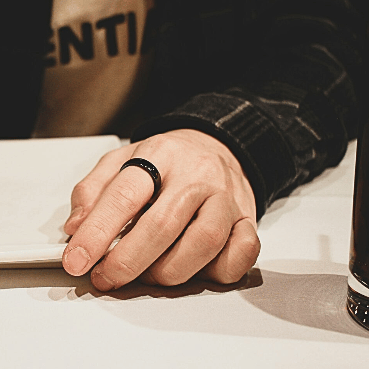 Black ring on right hand ring finger discount